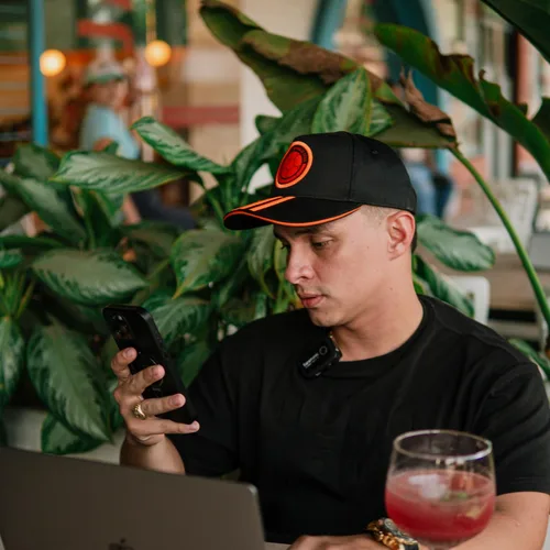 Juan Sebastián trabajando